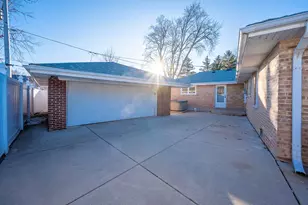 5919 W 109th Pl, Chicago Ridge, IL 60415 - Photo 14