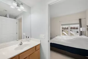 434 Mcdaniels Cir, Clarendon Hills, IL 60514 - Photo 14