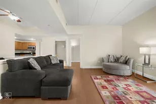 434 Mcdaniels Cir, Clarendon Hills, IL 60514 - Photo 6