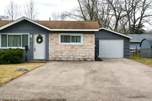 38 Surrey Rd, Montgomery, IL 60538 - Photo 2