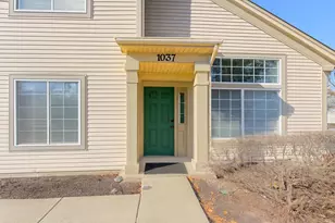 1037 Park Hill Cir, Aurora, IL 60502 - Photo 2