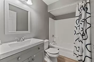 218 Madison St, Joliet, IL 60435 - Photo 14