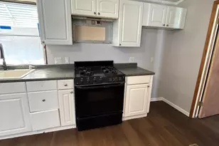 657 Huntsbridge Rd, Matteson, IL 60443 - Photo 2