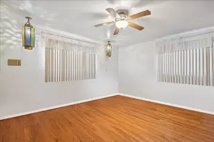 10129 WestManor Dr, Franklin Park, IL 60131 - Photo 12