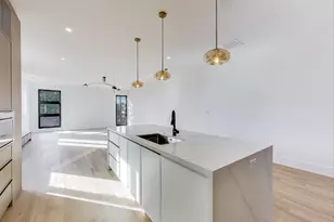 2307 W Foster Ave, Chicago, IL 60625 - Photo 10