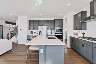 113 Furnas Dr, Batavia, IL 60510 - Photo 2