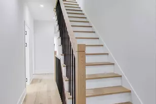 2307 W Foster Ave, Chicago, IL 60625 - Photo 18