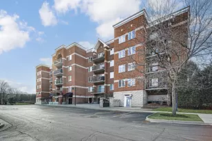 3451 N Carriageway Dr, Arlington Heights, IL 60004 - Photo 2