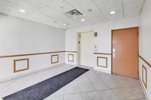 4534 N Cumberland Ave, Chicago, IL 60656 - Photo 2