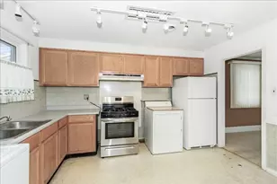 1162 W Grant Dr, Des Plaines, IL 60016 - Photo 10