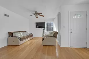 8239 N New England Ave, Niles, IL 60714 - Photo 4