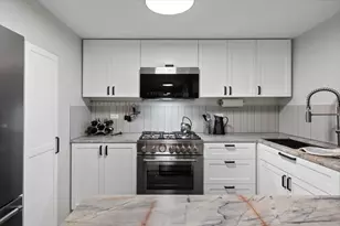 159 W Burton Pl, Chicago, IL 60610 - Photo 16