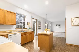 121 Enfield Ln, Grayslake, IL 60030 - Photo 4