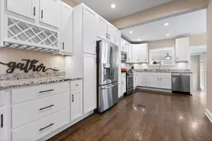 3059 N Gresham Ave, Chicago, IL 60618 - Photo 8