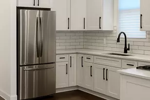 7937 S Crandon Ave, Chicago, IL 60617 - Photo 4