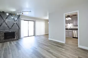 236 Deerpath Ct, Schaumburg, IL 60193 - Photo 2