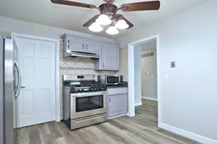 236 Deerpath Ct, Schaumburg, IL 60193 - Photo 8