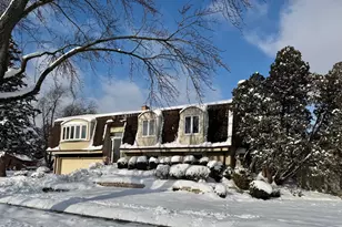 416 Trinity Ct, Buffalo Grove, IL 60089 - Photo 2