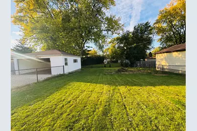 670 Lakeview Lane, Hoffman Estates, IL 60169 - Photo 22