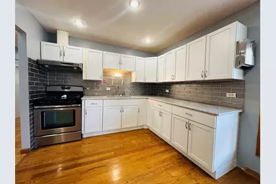 670 Lakeview Lane, Hoffman Estates, IL 60169 - Photo 2
