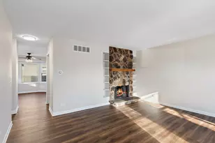 1333 Petersburg Ct, Carol Stream, IL 60188 - Photo 4