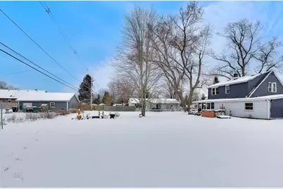 4910 Parkview Drive, McCullom Lake, IL 60050 - Photo 4