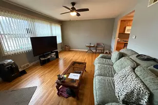 728 E Hawley St, Mundelein, IL 60060 - Photo 2