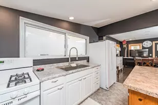 519 N Ash St, Waukegan, IL 60085 - Photo 12