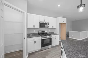 3431 Comstock Ave, Dekalb, IL 60115 - Photo 14