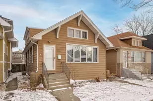 906 N Humphrey Ave, Oak Park, IL 60302 - Photo 2