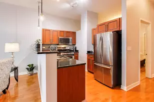 3140 N Sheffield Ave, Chicago, IL 60657 - Photo 6