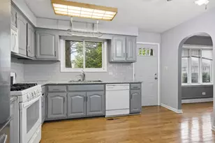 18341 Poplar Ave, Homewood, IL 60430 - Photo 2