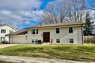 1108 S 12th St, Saint Charles, IL 60174 - Photo 2