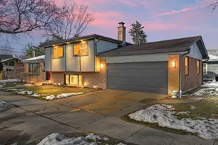 700 Florence Dr, Park Ridge, IL 60068 - Photo 2