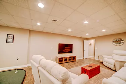 558 E Martin Avenue, Watseka, IL 60970 - Photo 34