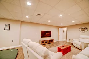 558 E Martin Ave, Watseka, IL 60970 - Photo 34