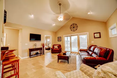 558 E Martin Avenue, Watseka, IL 60970 - Photo 12