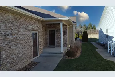 558 E Martin Avenue, Watseka, IL 60970 - Photo 2