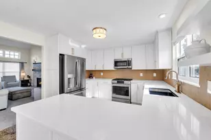 255 Midlane Dr, Crystal Lake, IL 60012 - Photo 6