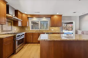 16280 W Woodbine Cir, Vernon Hills, IL 60061 - Photo 10