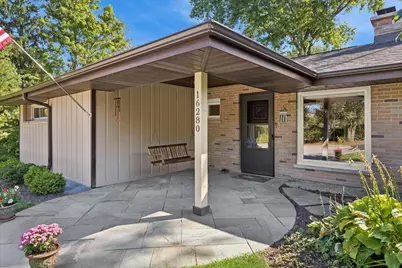 16280 W Woodbine Circle, Vernon Hills, IL 60061 - Photo 2