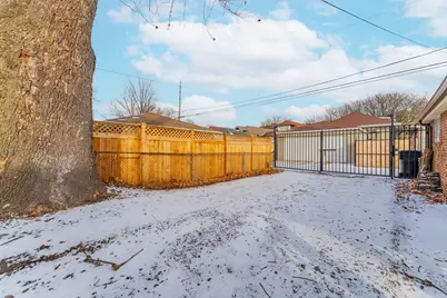 7715 S Oglesby Avenue, Chicago, IL 60649 - Photo 42