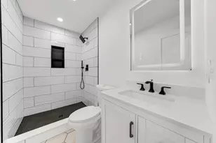 17830 W Winnebago Dr, Grayslake, IL 60030 - Photo 16