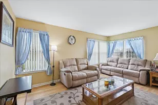 10 Barrington Ct, Lake in the Hills, IL 60156 - Photo 6