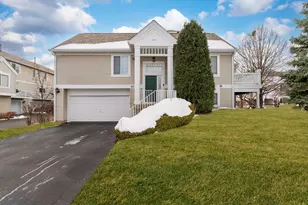 61 Cantal Ct, Wheeling, IL 60090 - Photo 1