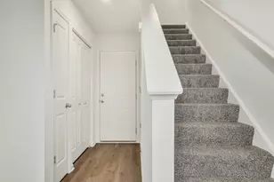 577 Yosemite Wy, Mundelein, IL 60060 - Photo 2