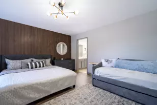 100 N Bokelman St, Roselle, IL 60172 - Photo 18