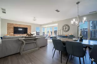 100 N Bokelman St, Roselle, IL 60172 - Photo 14