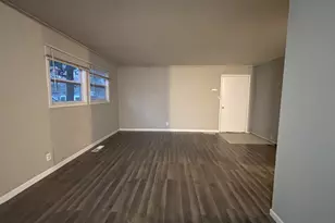 140 Hickory Dr, Carpentersville, IL 60110 - Photo 2