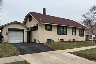 1055 Fifth St, Aurora, IL 60505 - Photo 2